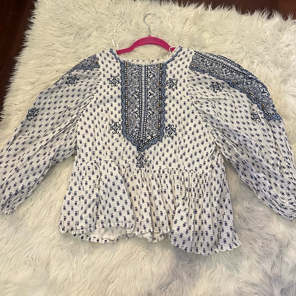 Anthropologie puff sleeve blouse with blue embroidery size medium